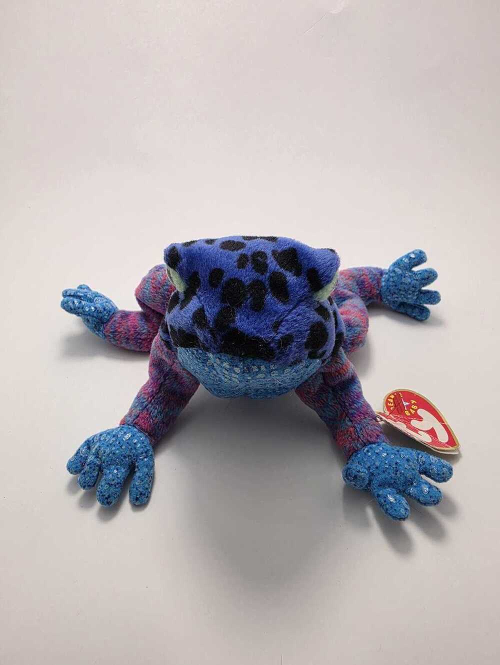 Ty Beanie Baby “Dart” the Frog! (8 inch) Creased Hang Tag